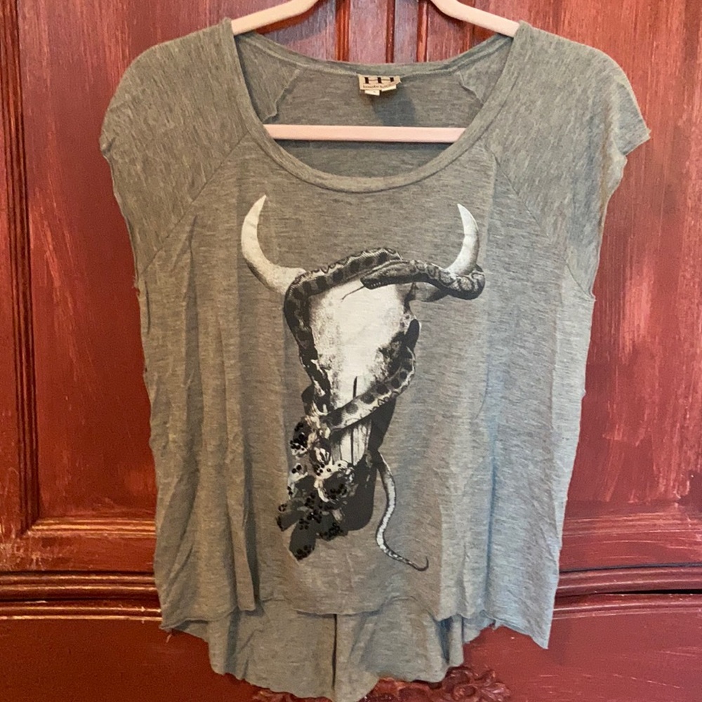 Cute sleeveless tee shirt